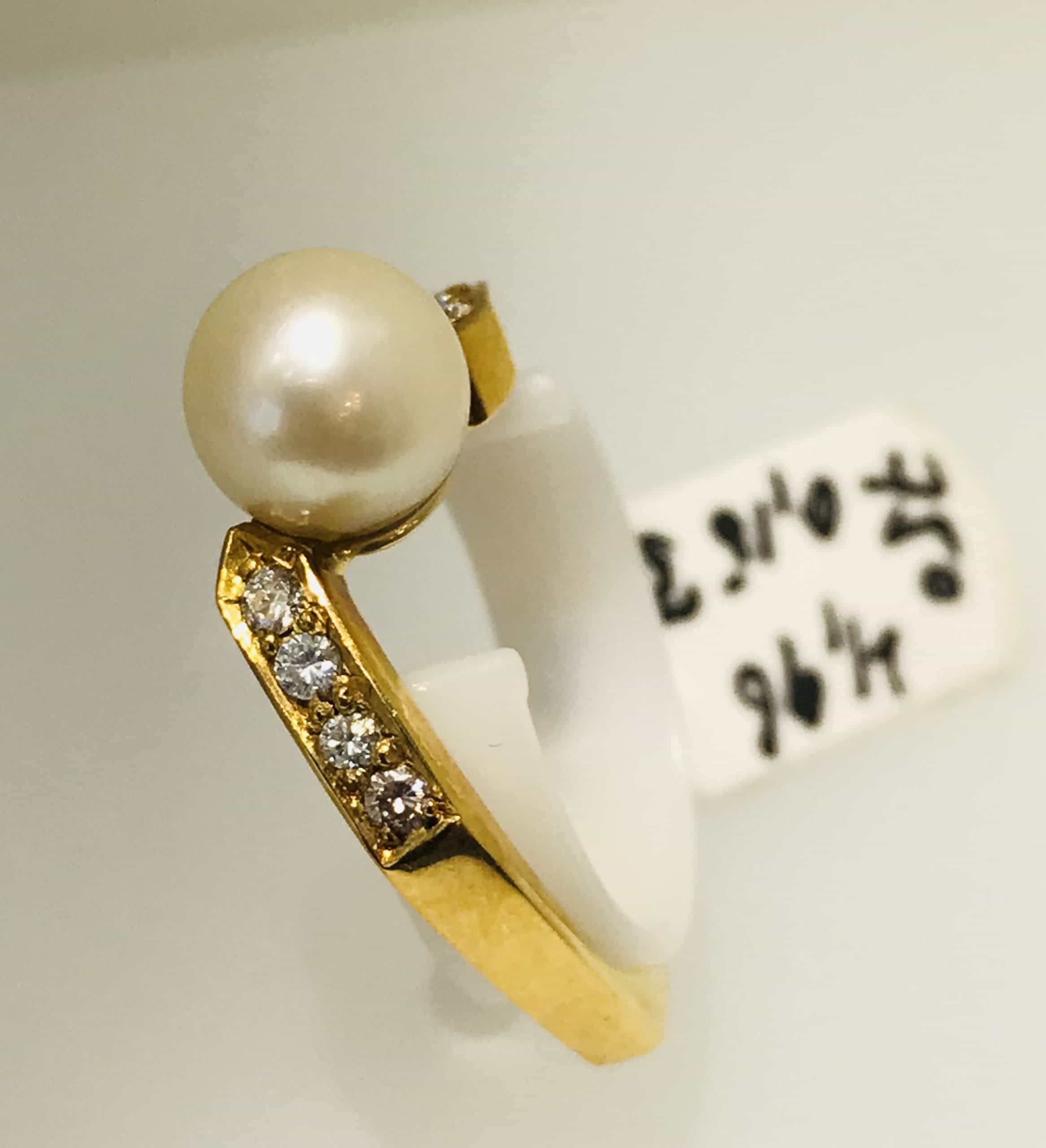 Goldring 750/ mit Diamanten & Perle