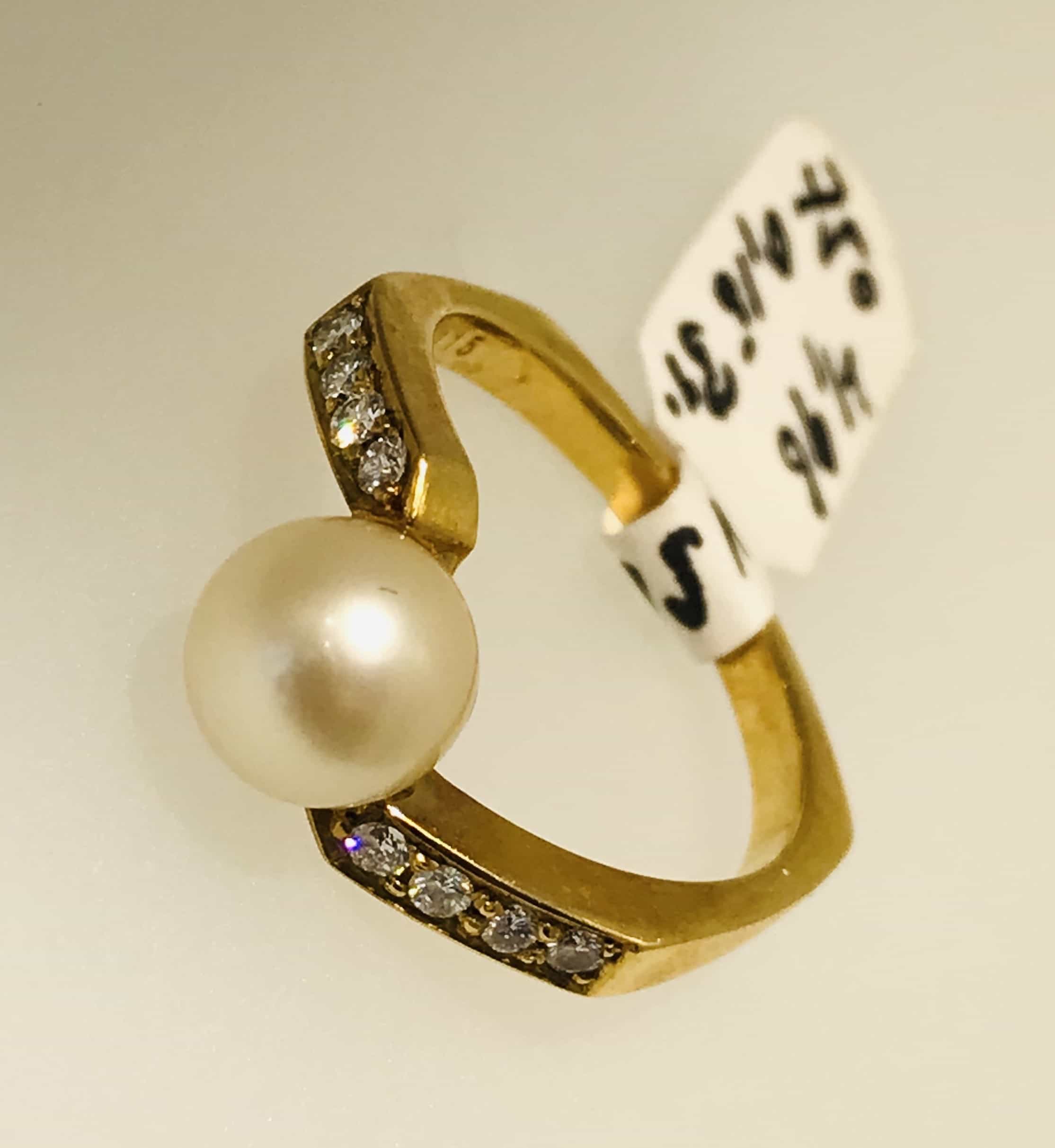 Goldring 750/ mit Diamanten & Perle